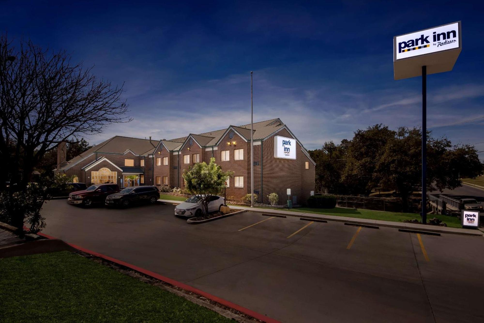 Park Inn By Radisson San Antonio Exterior photo