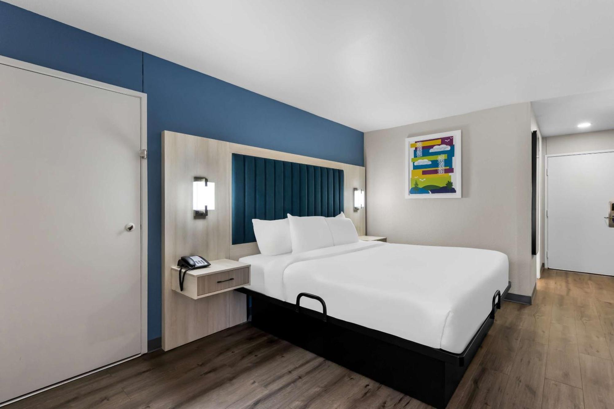 Park Inn By Radisson San Antonio Exterior photo