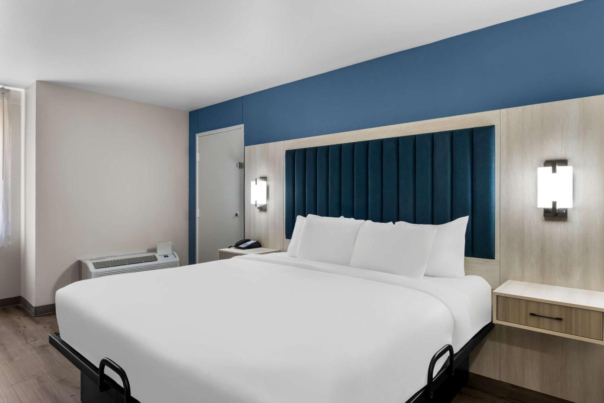 Park Inn By Radisson San Antonio Exterior photo